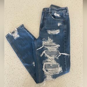 American Eagle/ Ripped Blue Mom Jeans Size 4!
